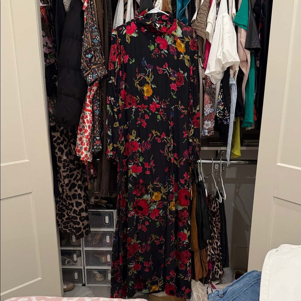 Lulus Floral Black/Red Maxi Dress w/Open back. Missing 2 buttons but easy fix